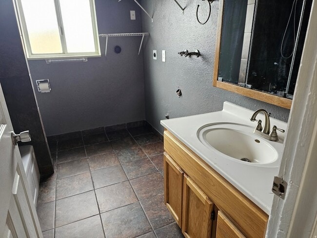 Building Photo - 205 N 400 W