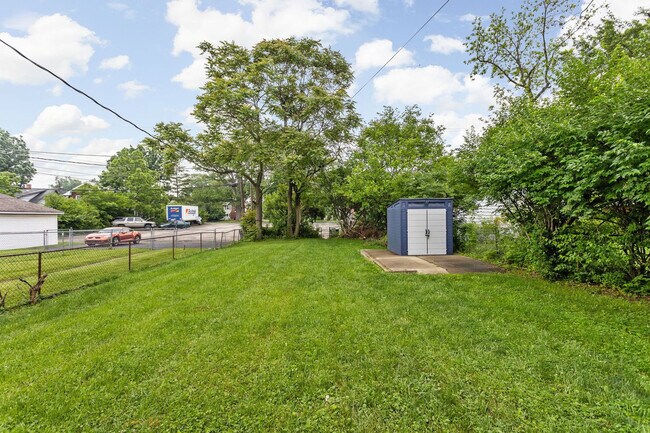 Building Photo - 325 N Bancroft St