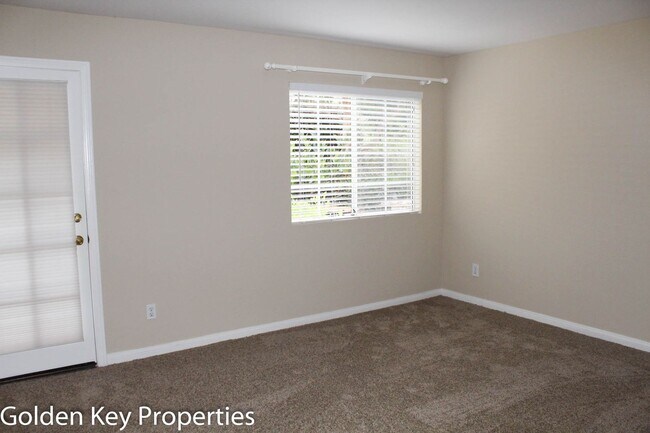 Building Photo - 2BR/2BATH Ground level Condo in La Costa Alta. 1 Car Garage! Community pool! Water/trash Included!