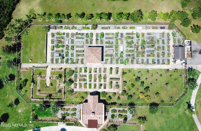 Building Photo - 280 Winding Path Dr