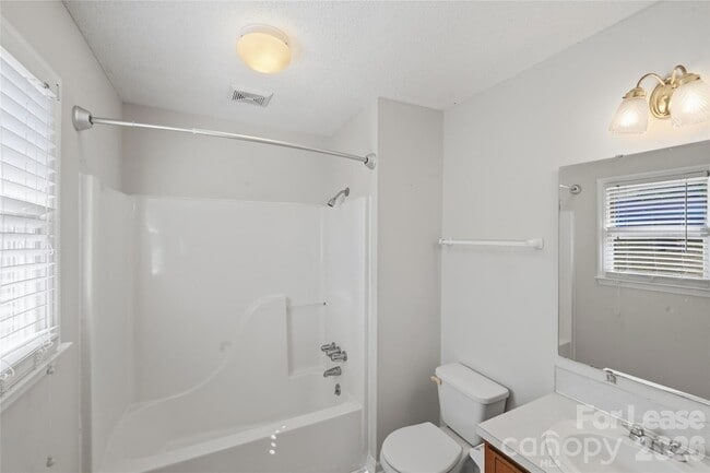 Building Photo - 1607 McFarland Dr
