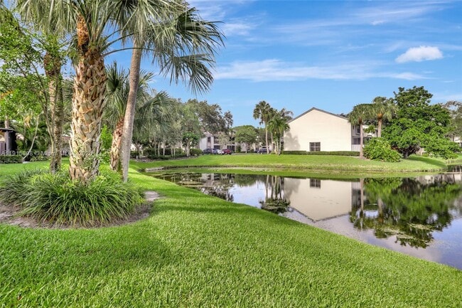 Building Photo - 4615 Carambola Cir S