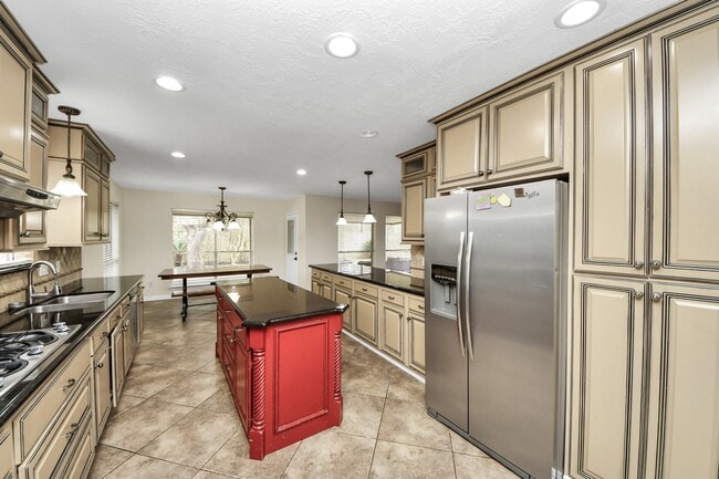 Building Photo - 1024 Glenview Dr