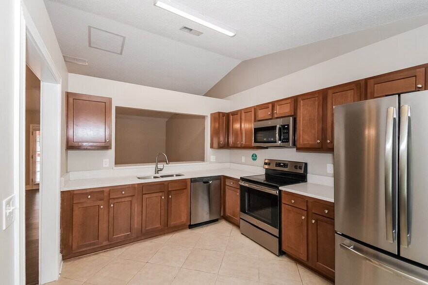 Building Photo - 1608 Twin Oak Dr W