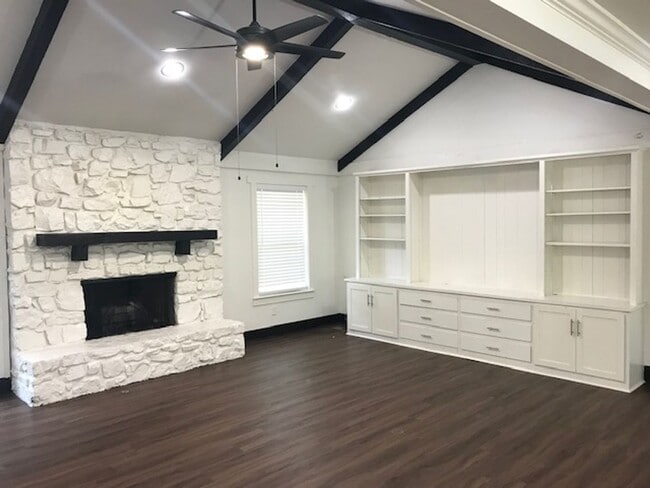 Building Photo - Breckenridge House