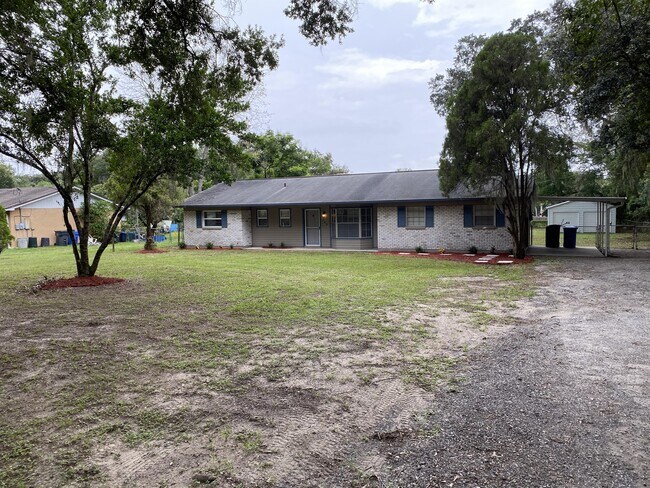 Building Photo - 740 Knowles Rd