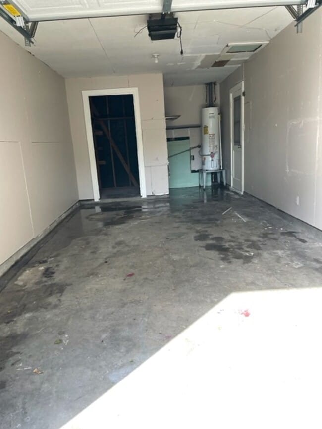 Building Photo - April Move In