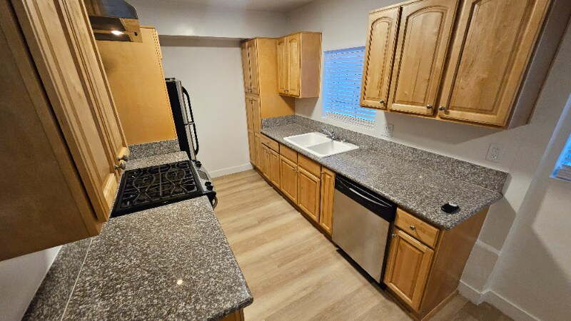 Building Photo - 1130 N Fuller Ave