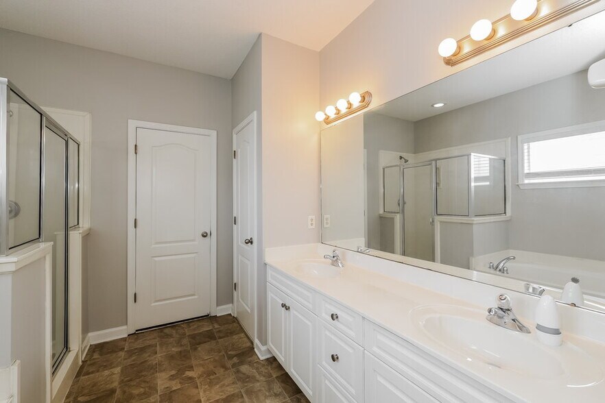 Building Photo - 10076 Sutton Ridge Ln