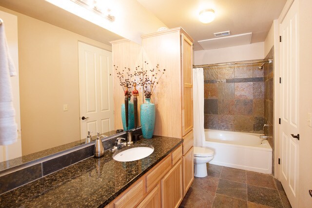 Building Photo - 1405 Vegas Verdes Dr