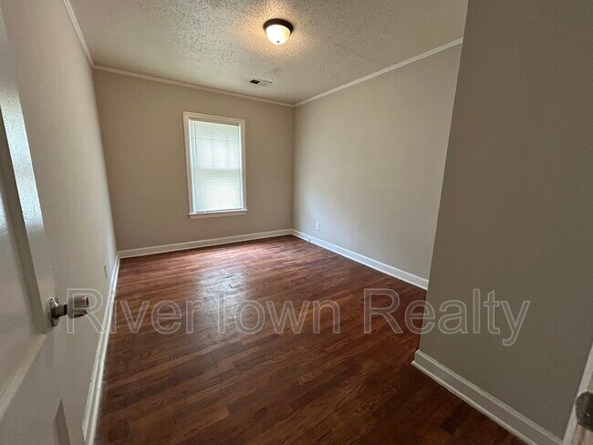 Building Photo - 3587 Fairmont Ave
