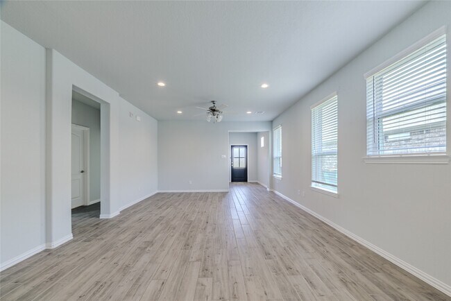 Building Photo - 10323 Birch Peak Dr