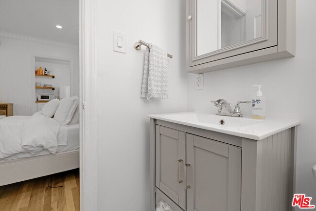 Building Photo - 407 Shirley Pl