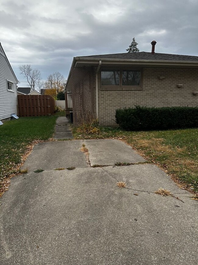 Building Photo - 1608 Turtle St