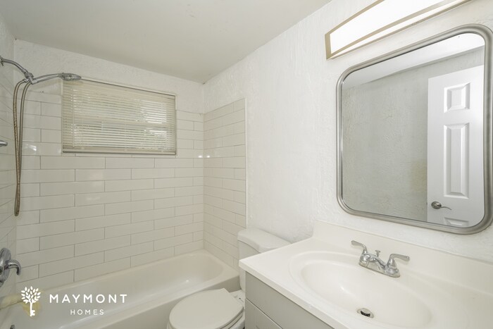 Building Photo - 3303 Jackson Dr