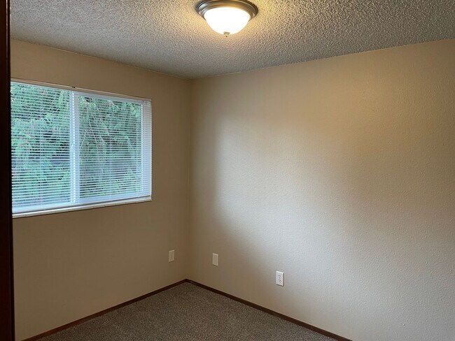 Building Photo - 9014 10th Pl SE