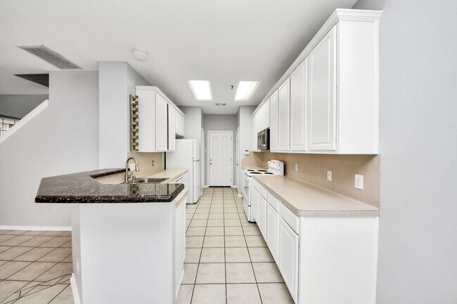 Building Photo - 16526 Cairngrove Ln
