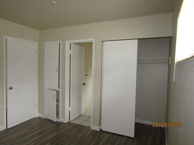 Building Photo - Cozy One Bed One Bath Apartment Near Downtown Santa Rosa! $1,600/Monthly