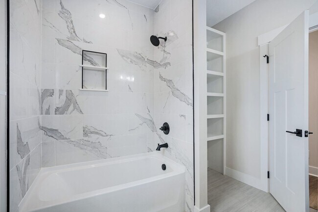 Building Photo - 3 Bedroom Home For Rent Near Dover Road!