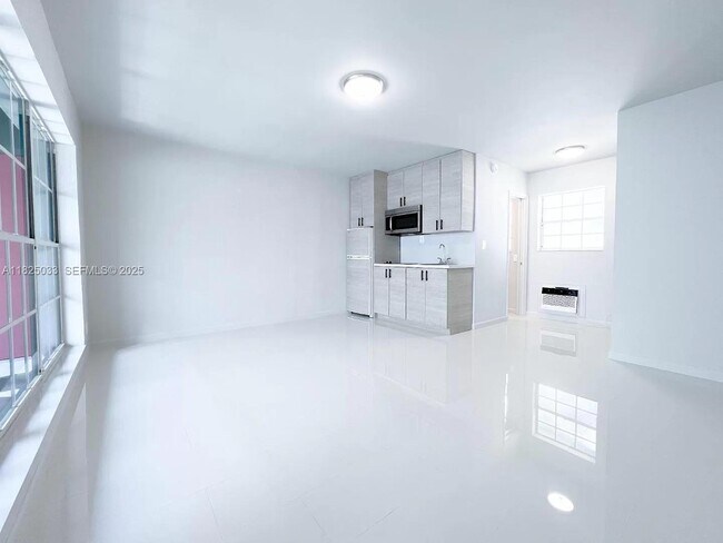 Building Photo - 1007 SE 2nd Ct