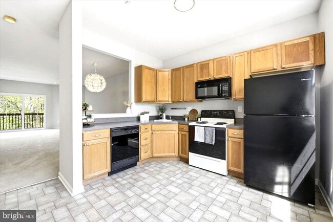 Building Photo - 248 Roosevelt Ave