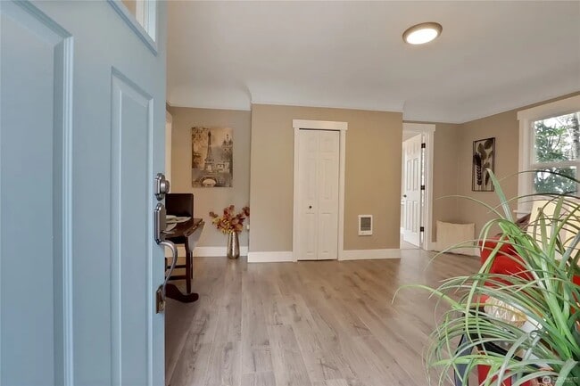 Building Photo - 3819 21st Ave SW