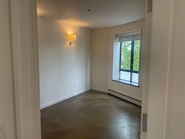 Building Photo - Large one bedroom apartment near Ashby BART