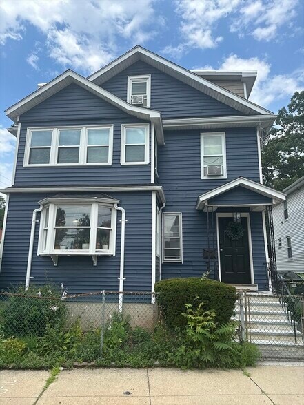 Primary Photo - 243 W Selden St