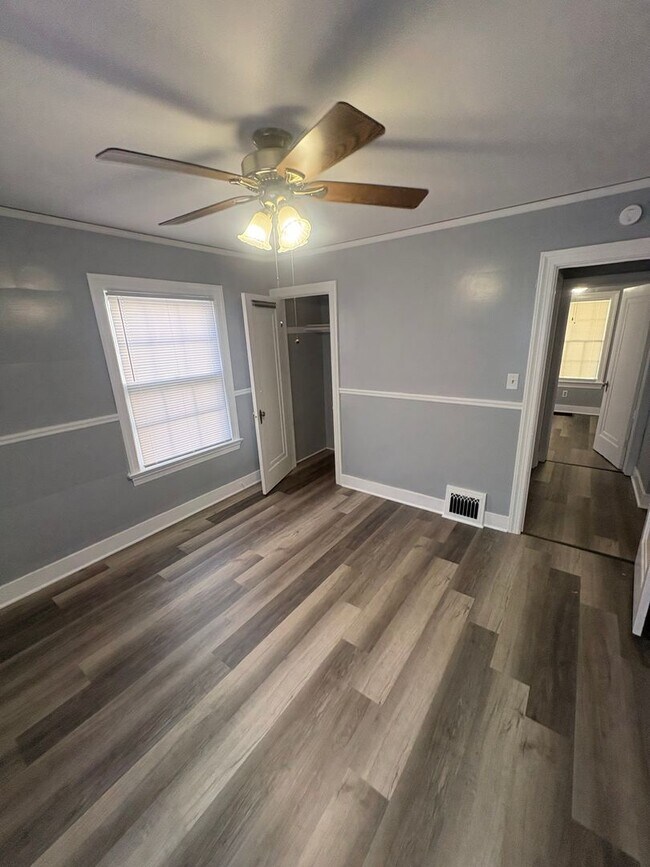 Building Photo - 2 Bedroom / 1 Bathroom Single family home in West Peoria