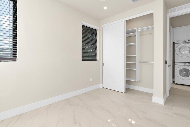 Building Photo - 15 Ocean Breeze