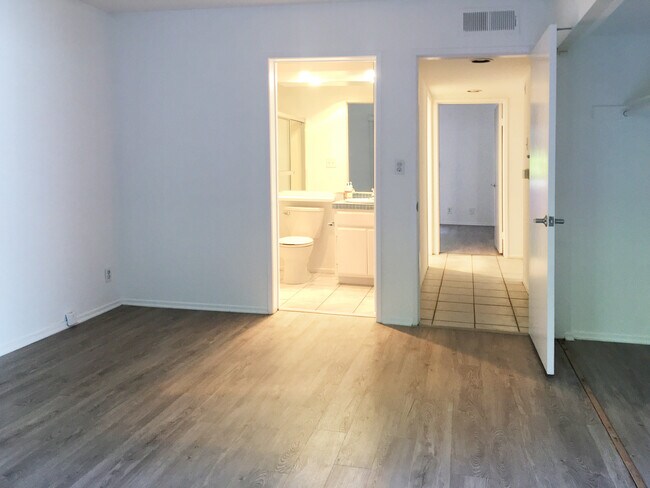 Master Bedroom and ensuite bathroom - 4627 Finley Ave