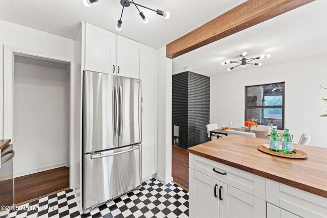 Building Photo - 6235 Fordham Cir E