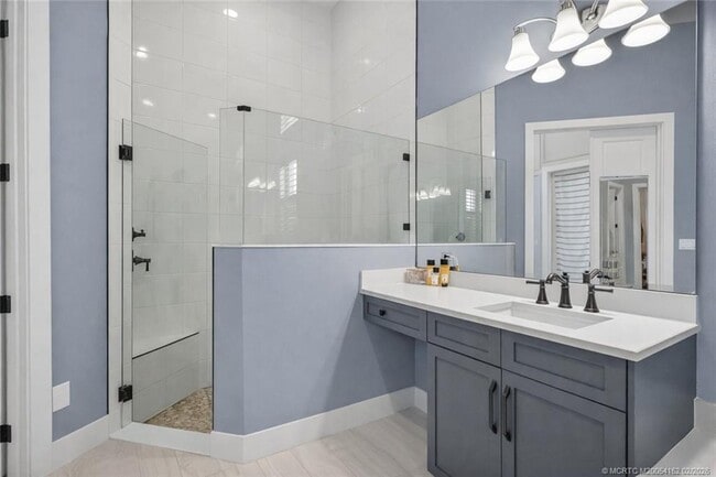 Building Photo - 5407 SW Pomegranate Way