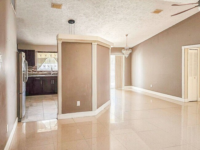 Building Photo - Port St. Lucie Home for rent