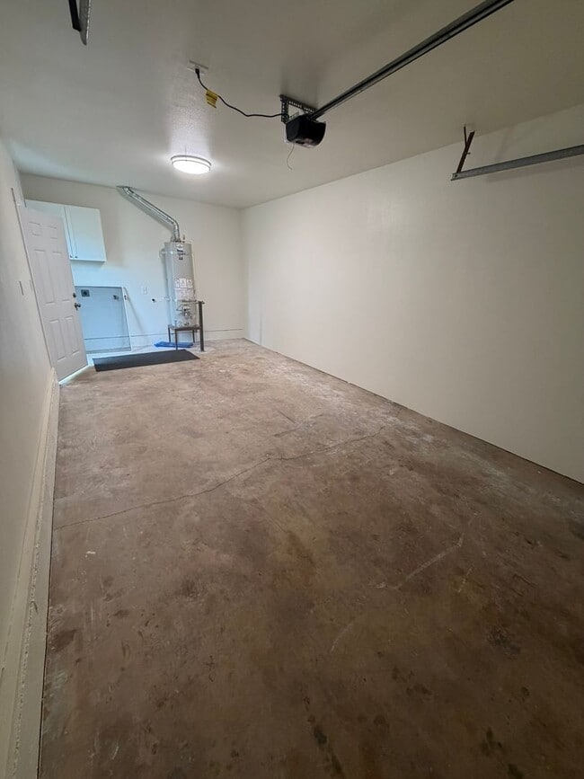 Building Photo - Newly Remodeled Large 2 Bedroom!