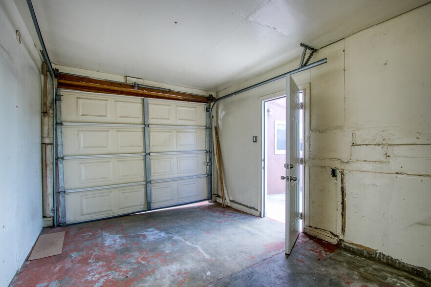 Building Photo - 5246 Phillips Blvd