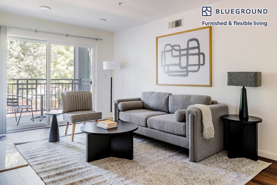 Primary Photo - 1220 N Fair Oaks Ave