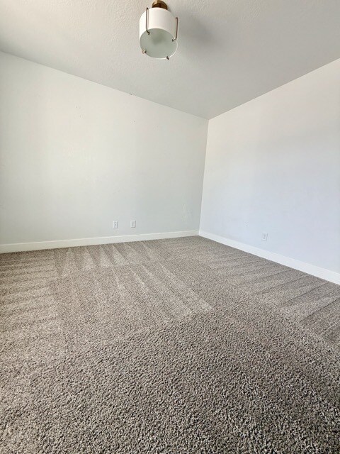 Building Photo - 353 N High Ridge Rd