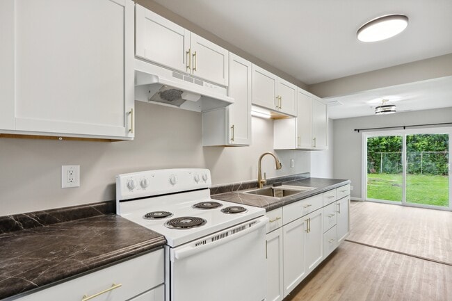 Building Photo - 714 Bethume Ct