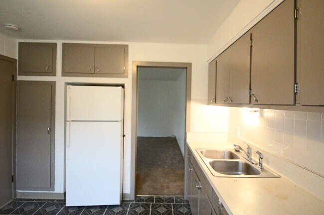 Building Photo - 4074 N 85th St