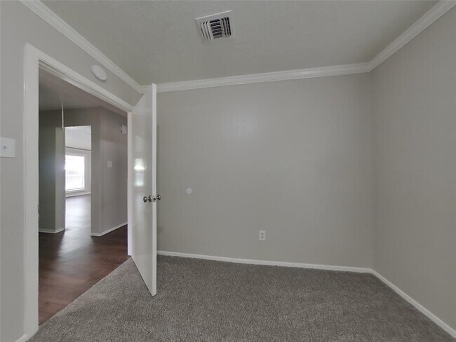 Building Photo - 2824 Sugar Wood Dr