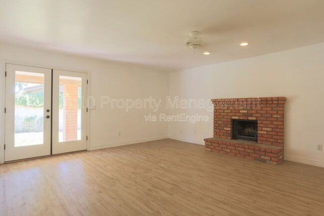 Building Photo - 951 E Leeward Ln