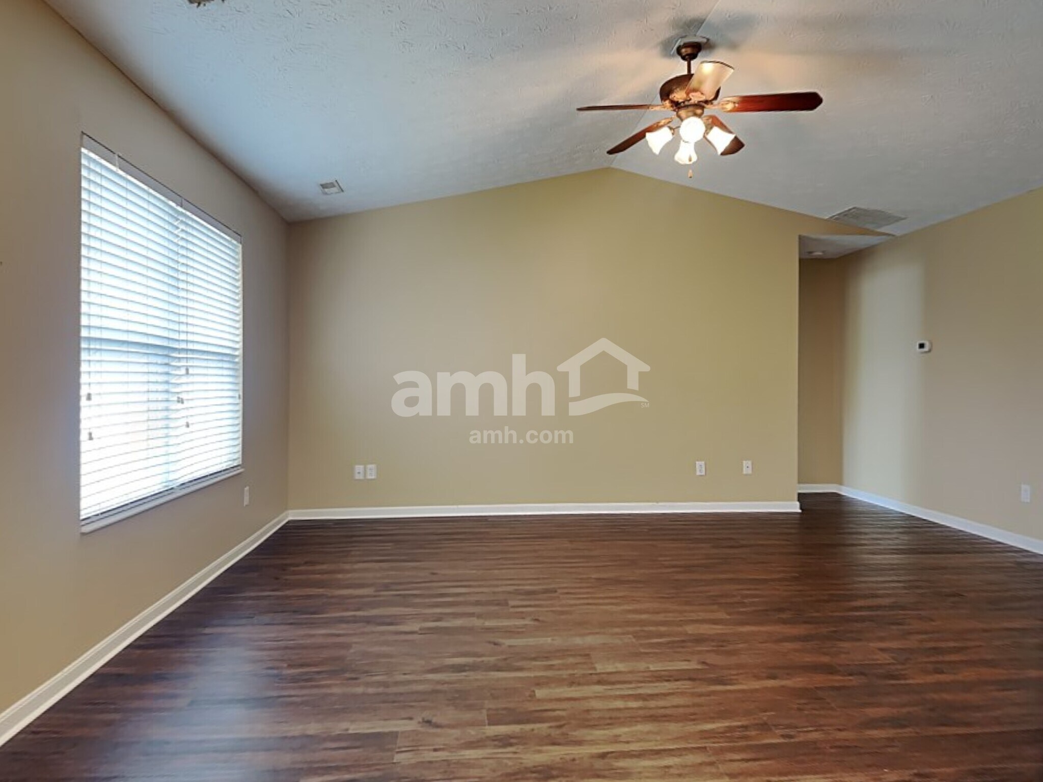 Building Photo - 1015 Meadowsweet Dr