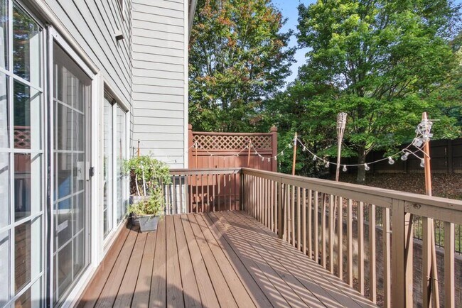 Building Photo - 3563 Views Trce