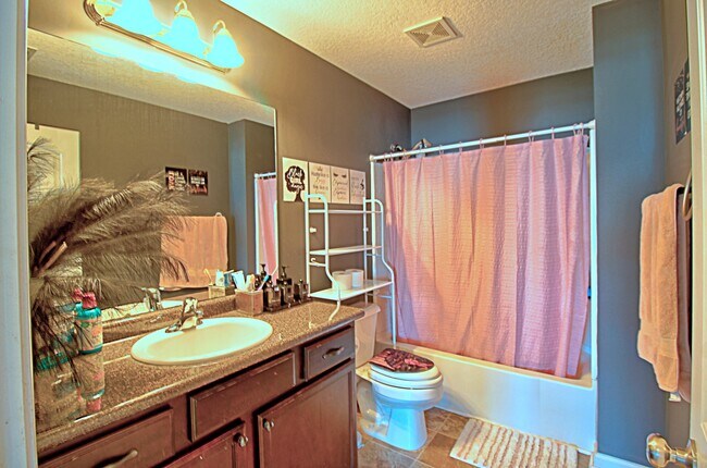 Building Photo - 335 Archie Way