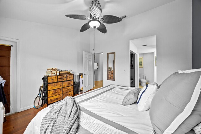 Building Photo - 15 Vía De Casas Sur