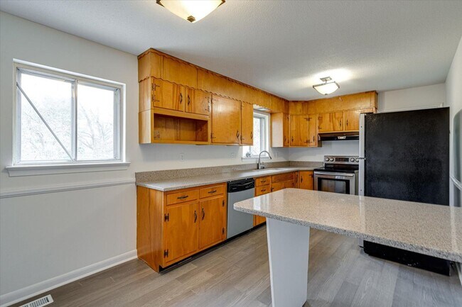 Building Photo - 3 bedroom, 1.5 Bathroom for rent!