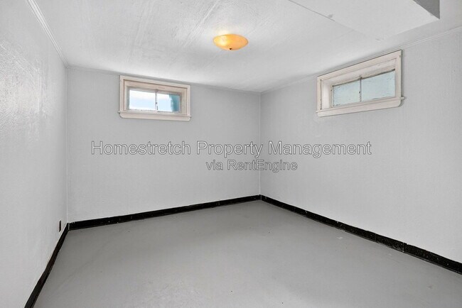 Building Photo - 2247 Hollis Dr