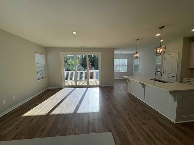 Building Photo - 20 Ladyslipper Ln