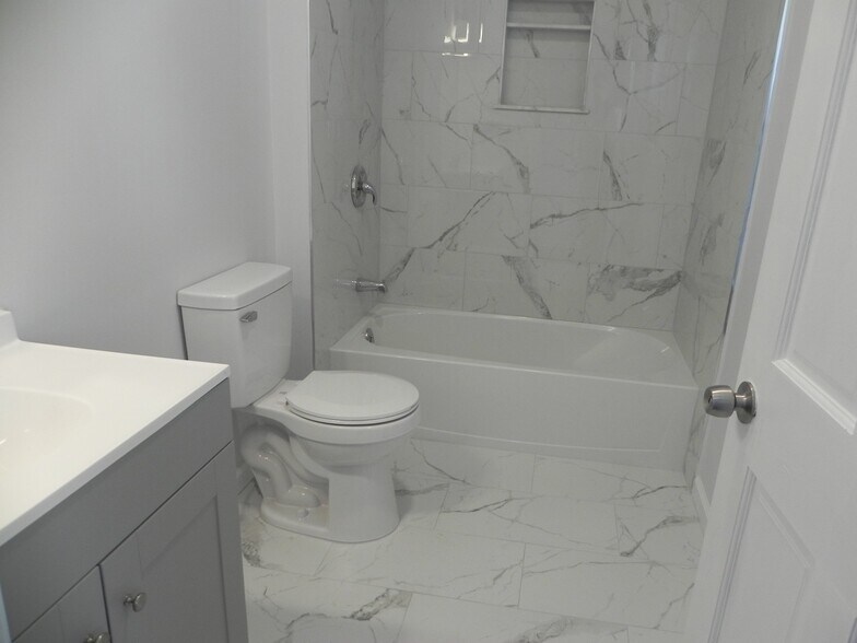 Building Photo - 10 Hawkins Ave